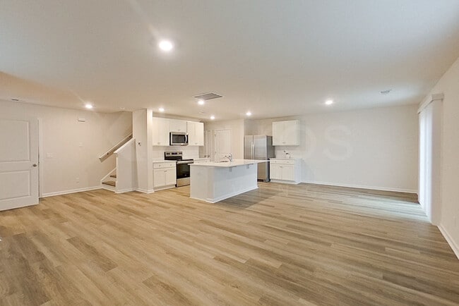 Photo - 121 Overstreet Way