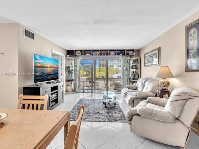 Photo - 3020 NE 16th Ave Unidad 204