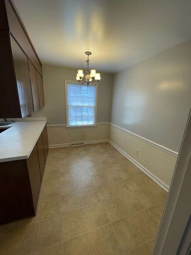 1194 W. Fourth Street Apt A