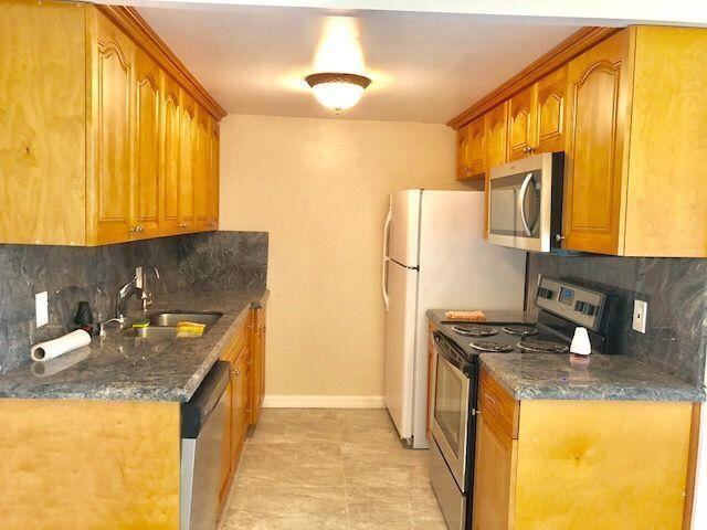 Photo - 1067 Cornwall D