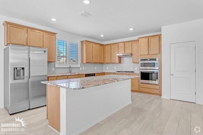 Building Photo - Bright & Airy 4 Bdm 2Ba in Quiet Neighborh... Rental