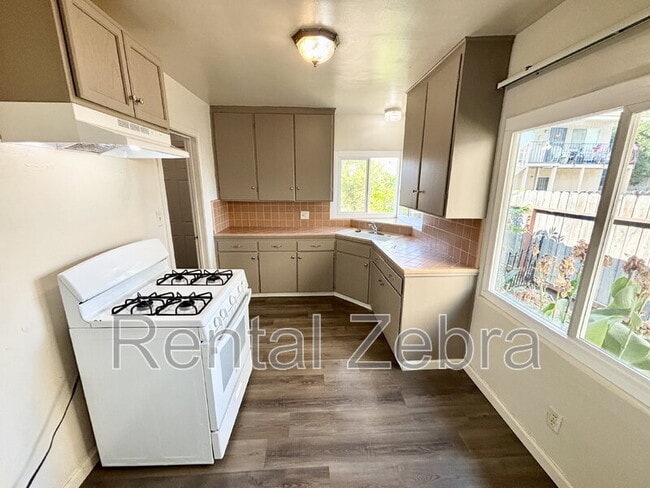 Building Photo - 1246 W 19th St Rental