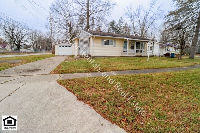 Photo - 301 Fieldcrest Dr House