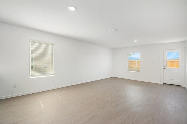 Photo - 911 Sandhill Crane Ln