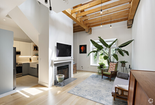 Building Photo - 473 Arsenal St Unit #D Rental
