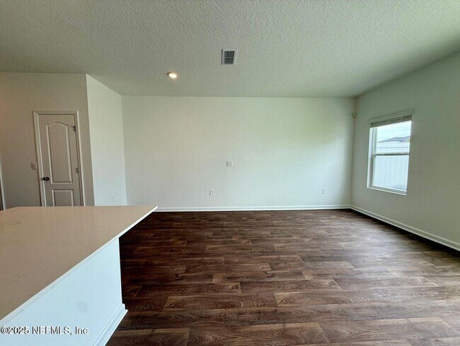 Photo - 1469 Jeremiah St