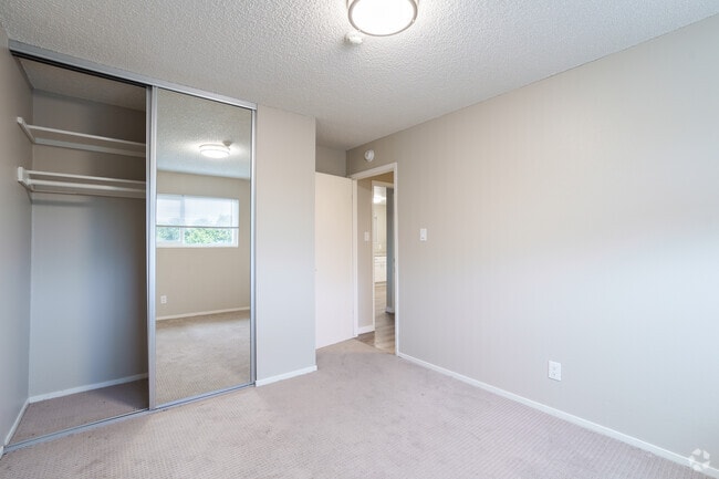 2BR, 1BA - Bedroom