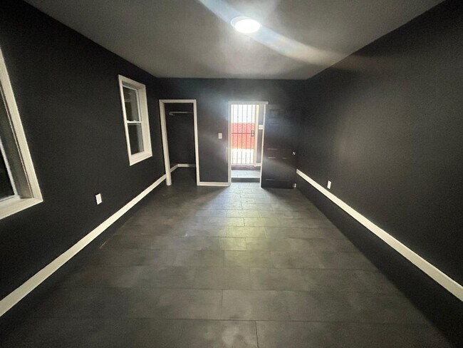 Photo - 697 N Holmes St