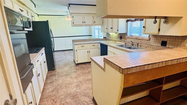 Photo - 1607 Hartt Dr