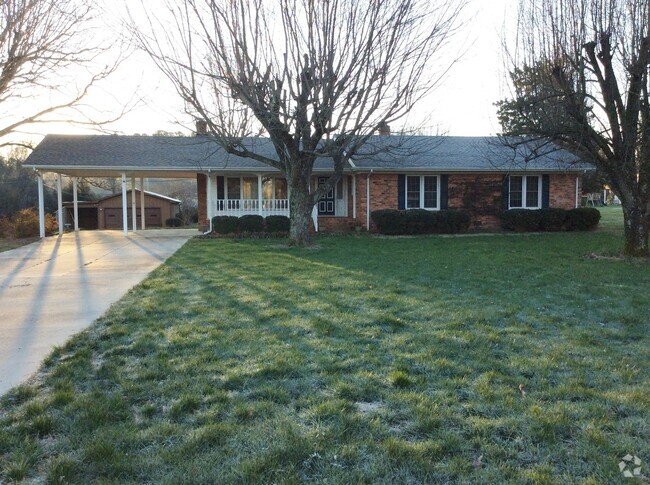 Building Photo - Brick Ranch Home on Twin Lakes with Newly ...