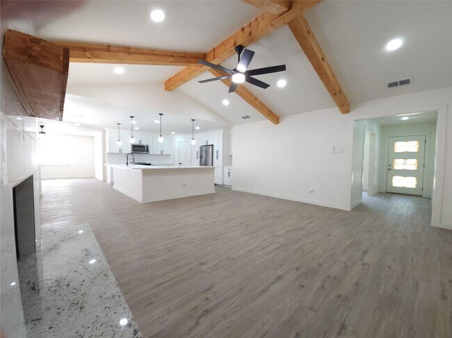 Photo - 1502 Hiawatha Way