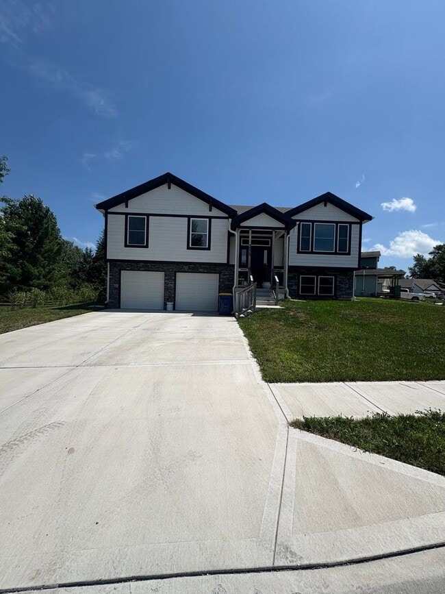 Building Photo - 2050 Riverstone Dr Rental