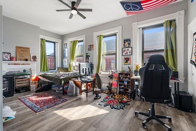 Photo - 23 Bedford Square Unit 3