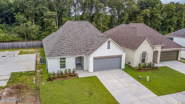 Photo - 211 Sparrowhawk St