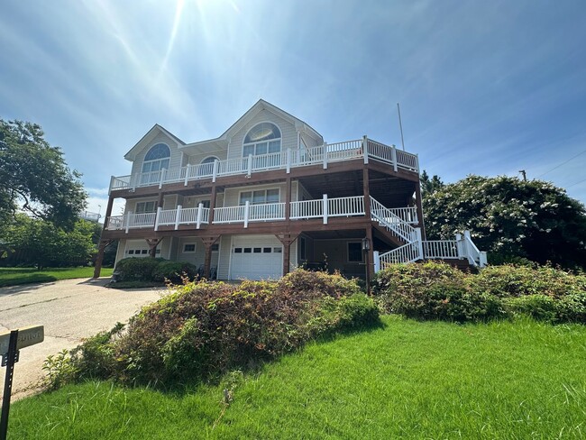 Large Home off Bay Drive in Kill Devil Hills - Large Home off Bay Drive in Kill Devil Hills