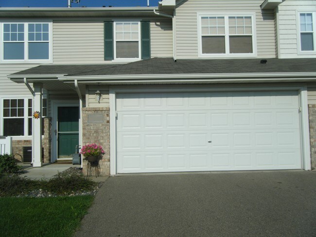Great Lakeville Townhome - 11178 204th St W Casa Adosada