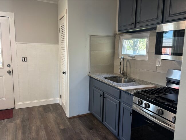 Building Photo - 6A Monroe St Rental