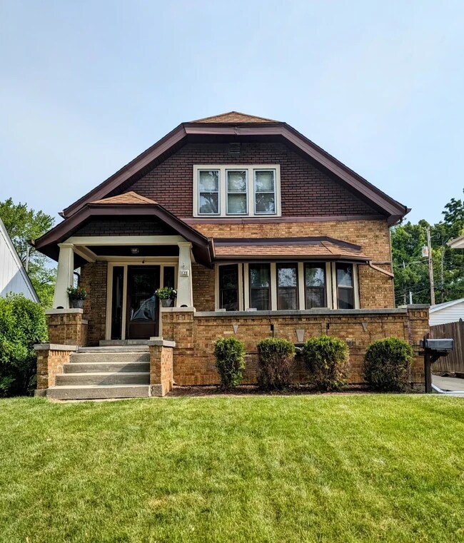 820 W Glendale Ave Townhome For Rent in Glendale, WI