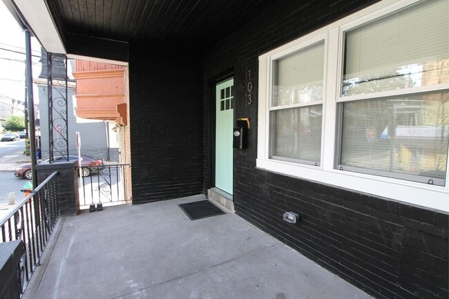 Building Photo - 103 E Coulter St Unit 2nd Fl