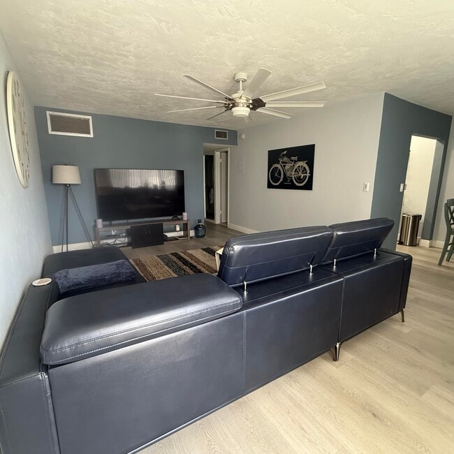 Photo - 2102 Lake Osborne Dr Unit 20