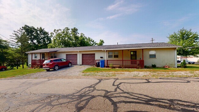 257-259 W Elm St. - 257-259 W Elm St. Apartment Unit 257 B