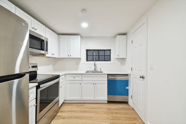 Building Photo - 215 S Howard Ave Rental