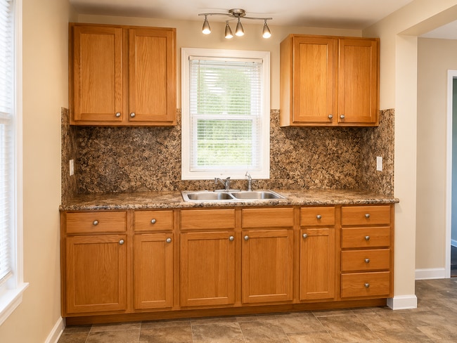 Photo - 18283 Tracey St