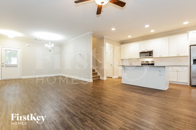 Photo - 22 E Newnan Rd