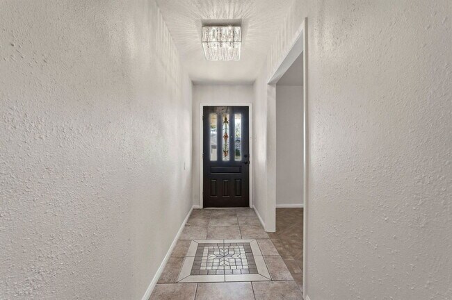 Photo - 2518 Henderson Ln