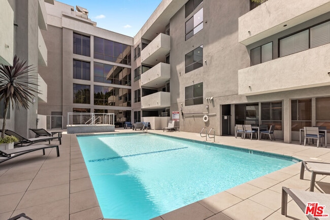 Building Photo - 12115 San Vicente Blvd