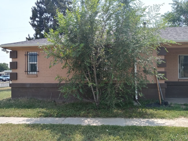Building Photo - 1523 Uinta St