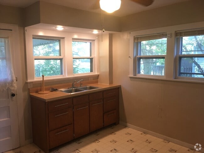 Building Photo - 515 Hillcrest Rd Rental