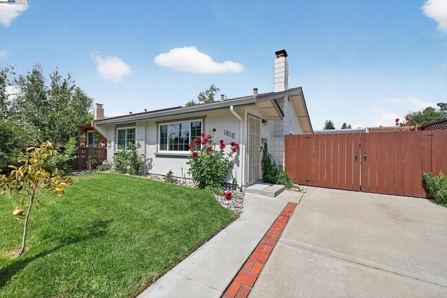 Photo - 1810 Peary Way