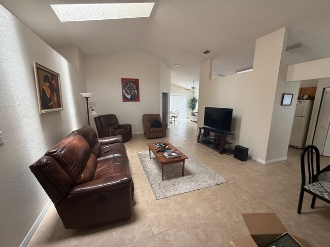 Photo - 3/2 Single Family Home in Waterford Lakes AVAILABLE AUGUST 17th!