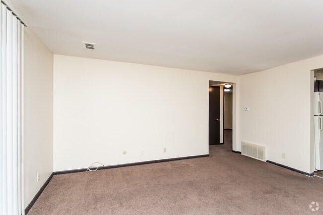 2BR, 1BA - 960 SF