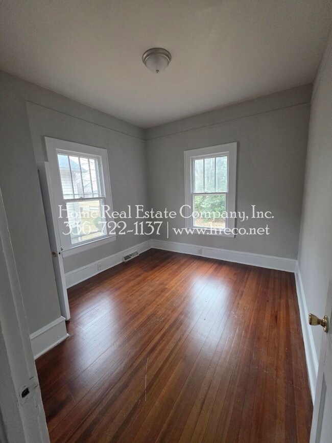 Photo - 208 Clayton St