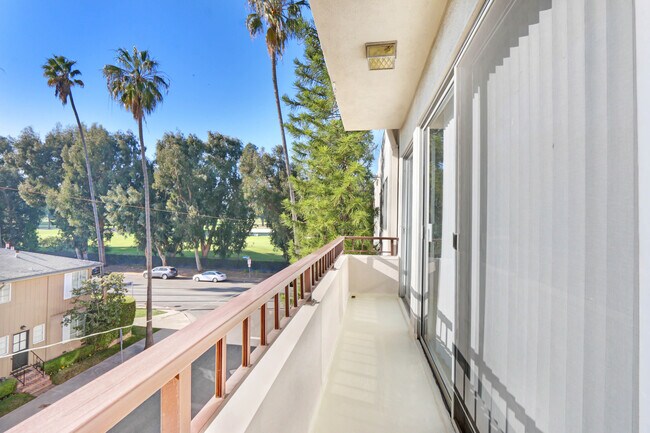 Photo - 12258 Montana Ave - across from Brentwood ...