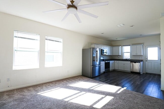 Photo - 627 Alterra Way