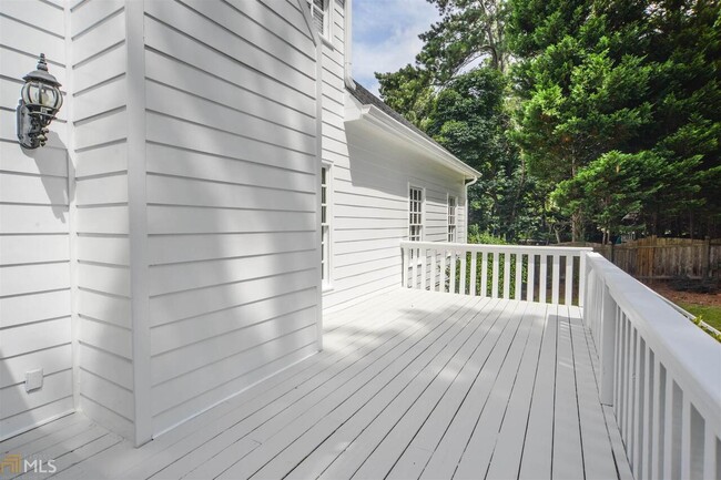 Photo - 115 White River Ct