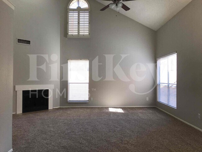 526 E Topeka Dr