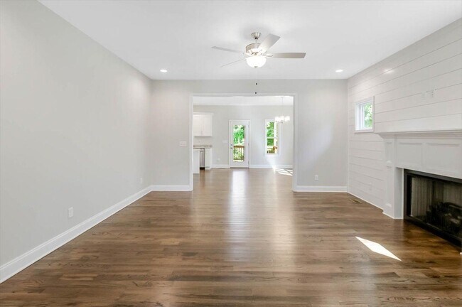 Photo - 1826 Oakvale Dr