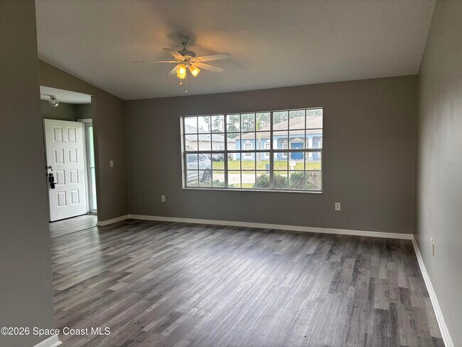 Photo - 481 Firestone St NE
