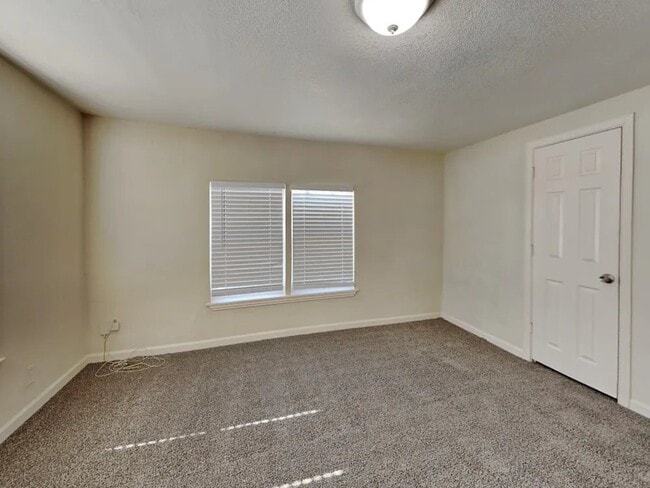 Photo - 5728 Kilpatrick Ave