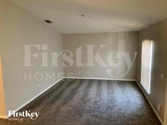 Photo - 541 Hawthorne Ave S