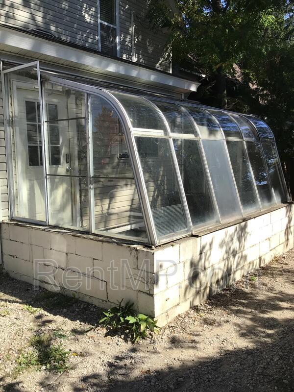 Photo - 406 E Michigan St