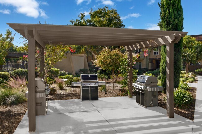 Los Arbolitos Oxnard Apartments