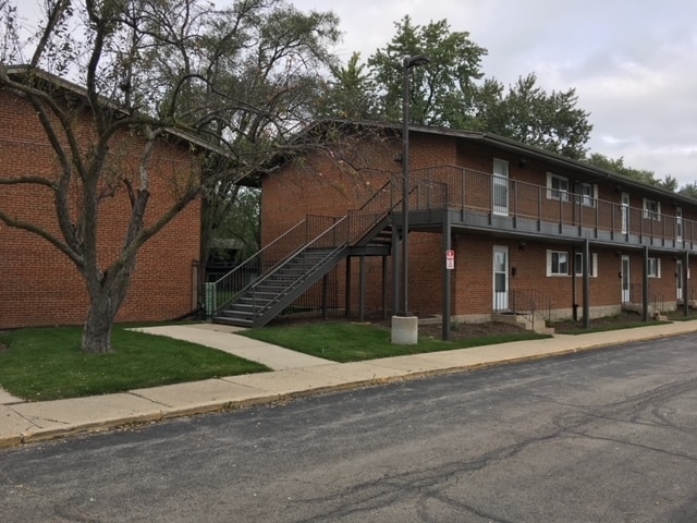 Building Photo - 1900 Knights Bridge Dr Unit 2A