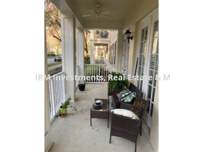 Building Photo - 2 bed 2 bath CONDO ground floor.