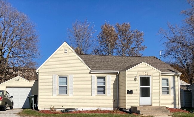 Building Photo - 402 W Benton St Rental