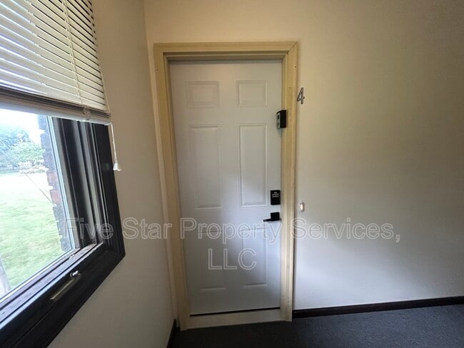 Building Photo - 1222 W Monroe St Unit Apt 4